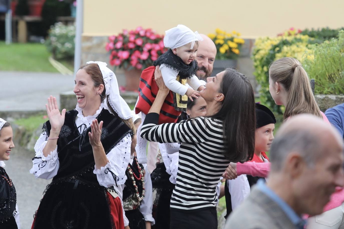 Fotos: Cadavedo, Pueblo Ejemplar y entregado en la visita de los Reyes