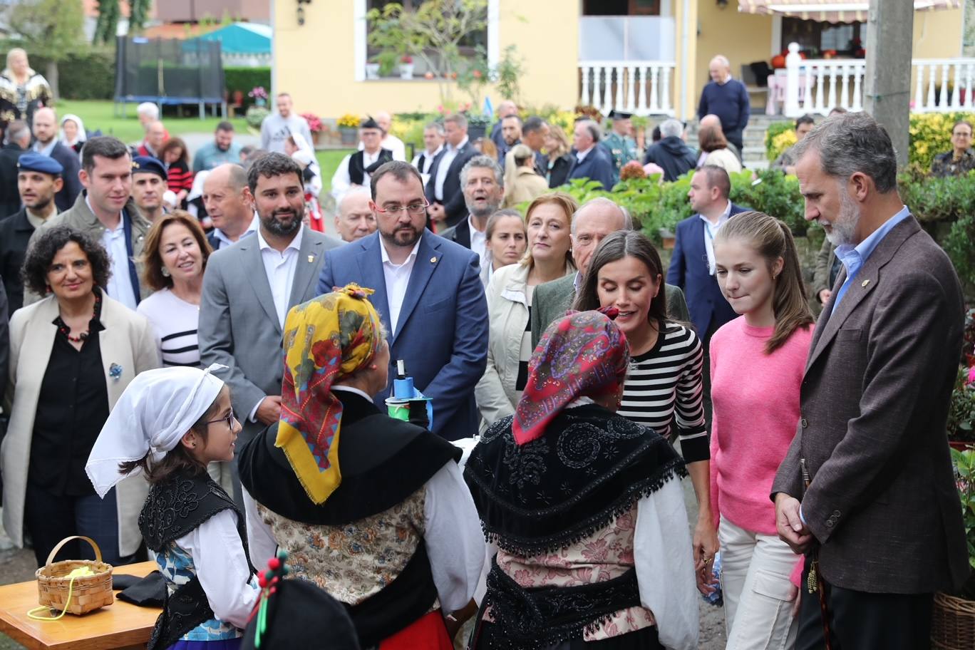 Fotos: Cadavedo, Pueblo Ejemplar y entregado en la visita de los Reyes