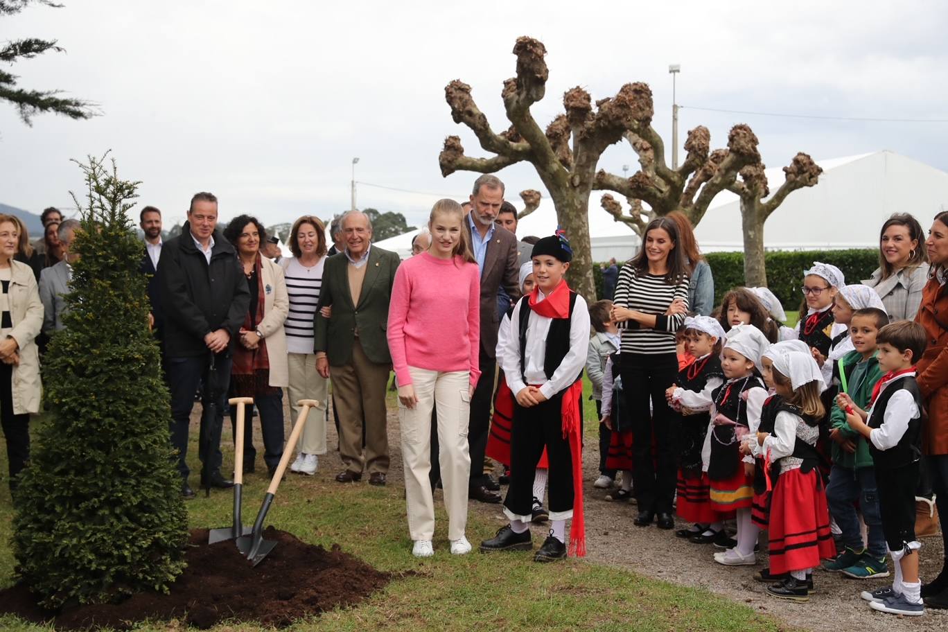 Fotos: Cadavedo, Pueblo Ejemplar y entregado en la visita de los Reyes