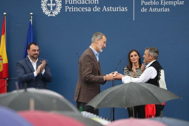  «Vuestro esfuerzo os permite ofrecer futuro a los jóvenes y escapar del despoblamiento»