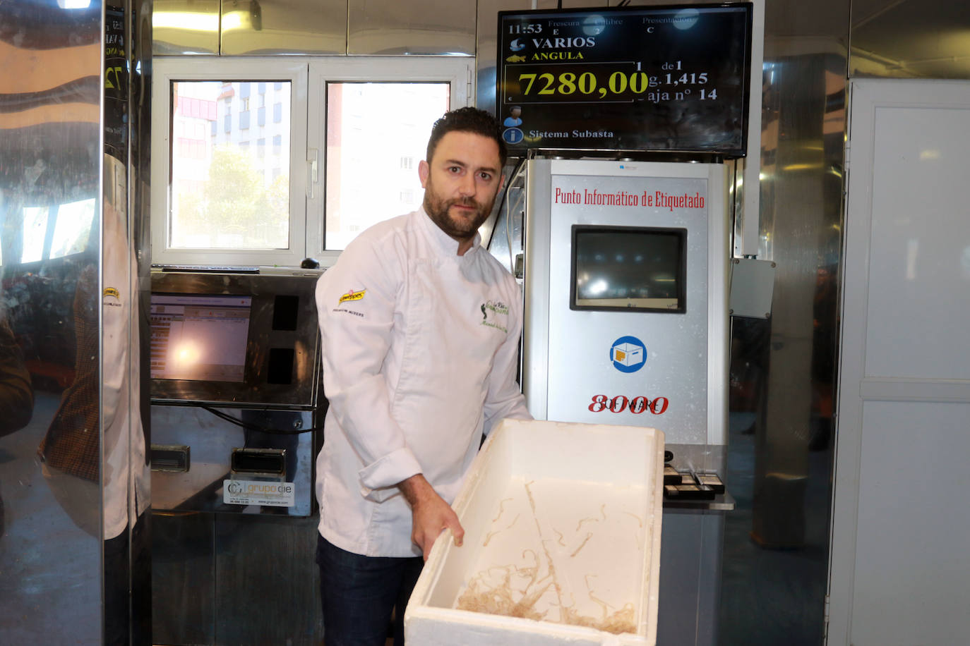 Fotos: Nuevo récord en Ribadesella: la primera angula a 7.280 euros el kilo