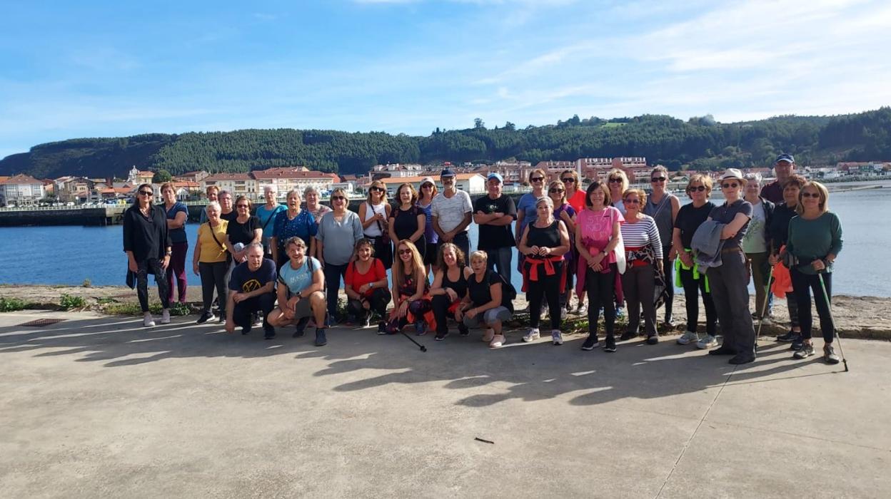 Un gran grupo participó en el último paseo por San Esteban.