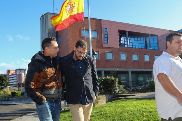 «Este tipo de personas, sean mujeres u hombres, hay que retirarlas de la circulación», clama el padre