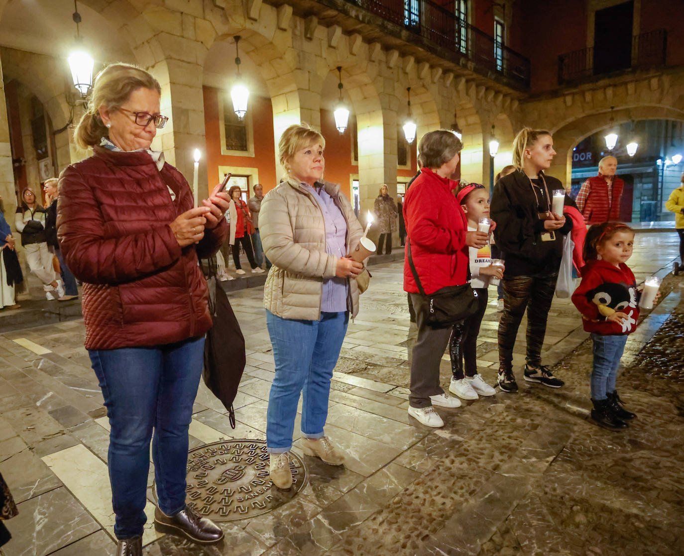 Fotos: Concentración de padres de familia separados en Gijón en memoria de Olivia