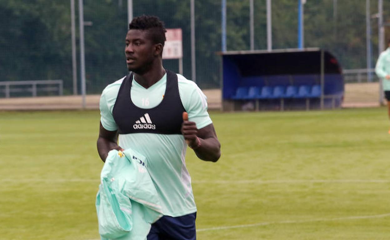 Obeng, en un entrenamiento del Real Oviedo. 