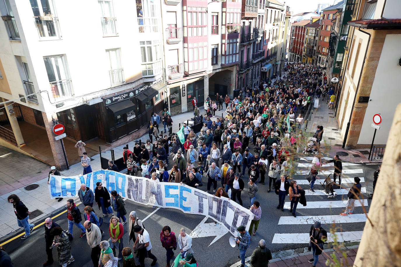 Fotos: «No nos pueden arrebatar La Vega, no lo podemos consentir»