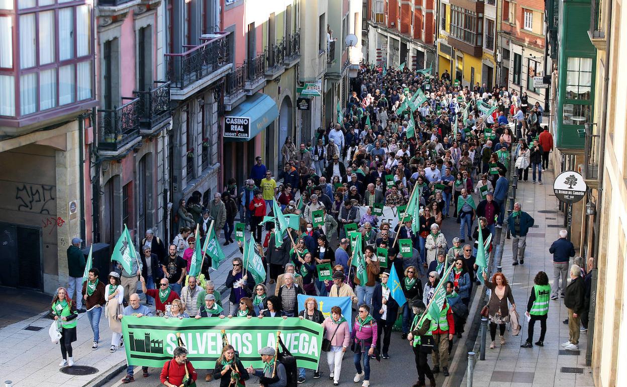 Los manifestantes en la calle Azcárraga. 