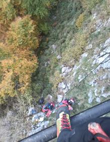Imagen secundaria 2 - Rescatan a un grupo de doce personas en una ruta de montaña en Ponga