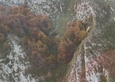 Imagen secundaria 1 - Rescatan a un grupo de doce personas en una ruta de montaña en Ponga