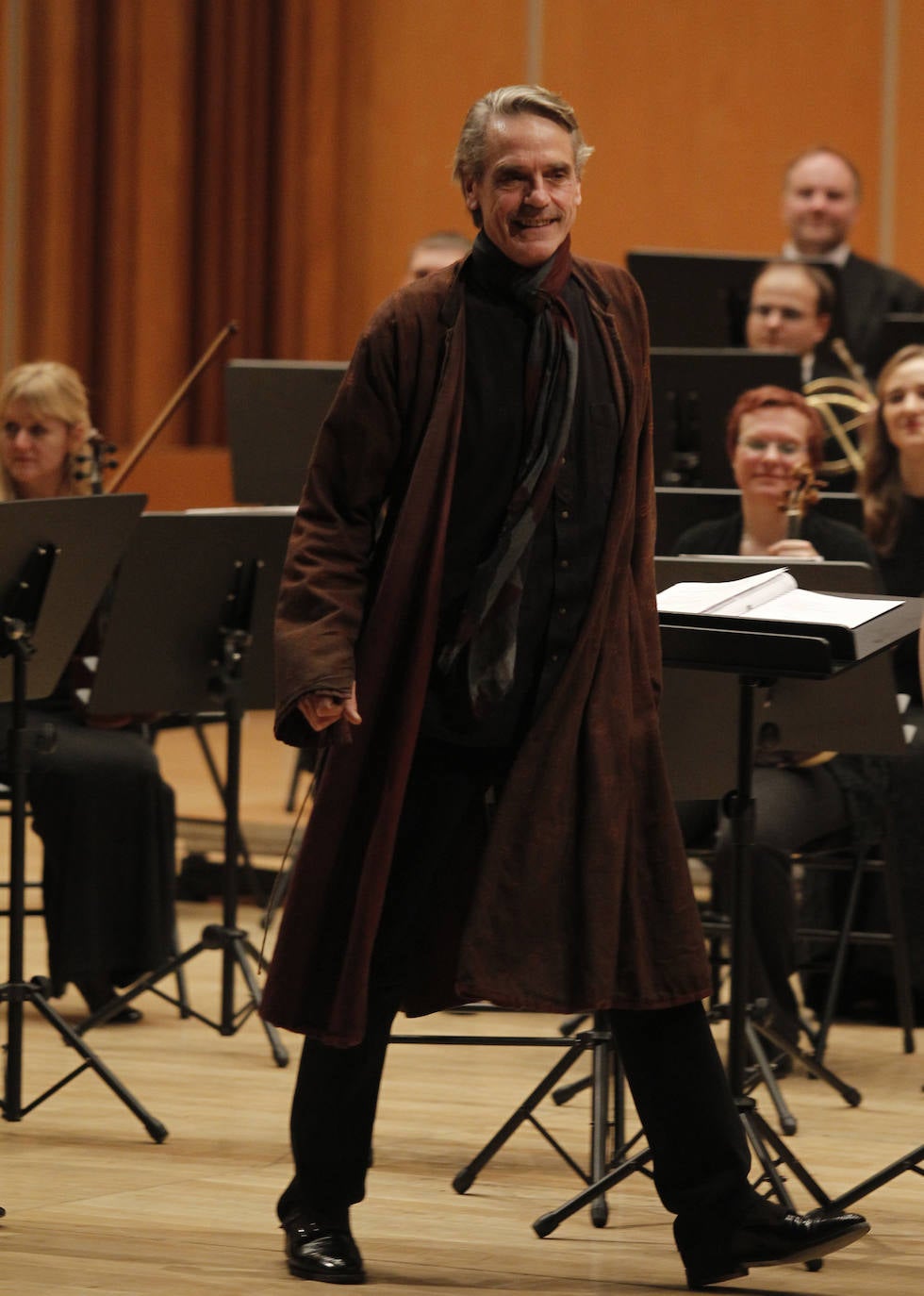 Acudió al concierto 'Beethoven e Irons' en la Auditoria Príncipe Felipe de Oviedo, en donde recitó los textos que el alemán compuso para el drama de Goethe 'Egmont', arropado por la Orquesta Wiener-Akademie.