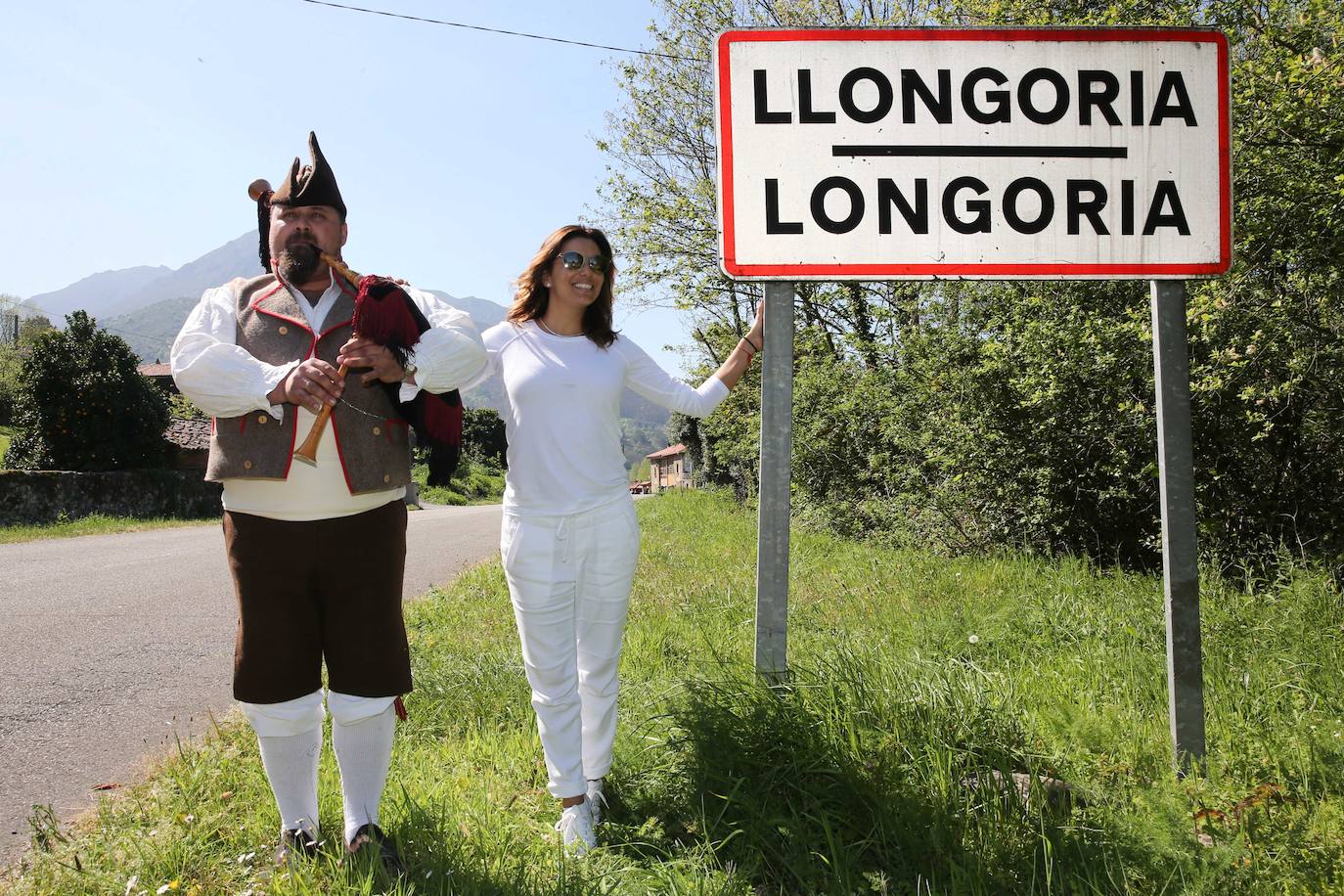 La intérprete estadounidense pasó un fin de semana de abril de 2017 en Asturias tras descubrir sus raíces familiares en el pueblo de Longoria, en Belmonte de Miranda. La actriz aprovechó, además, para visitar Oviedo y Covadonga.