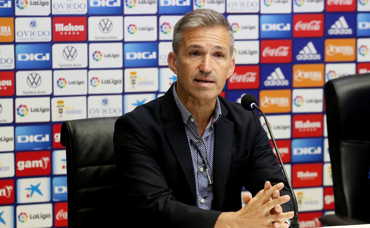 Tito Blanco, en una rueda de prensa del Real Oviedo. 