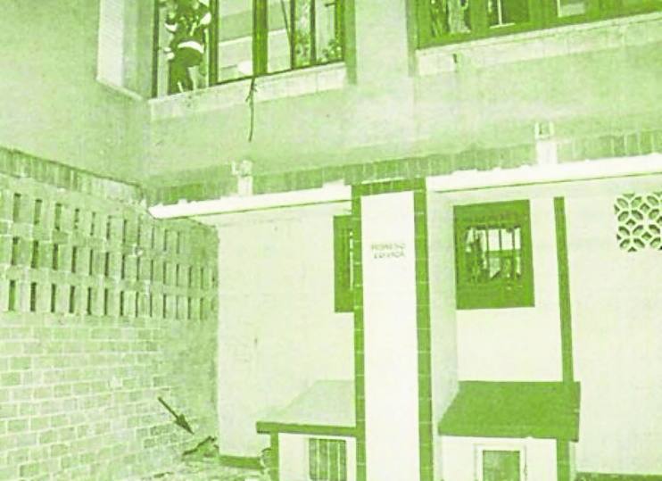 La flecha indica el lugar en que fue colocado el artefacto.