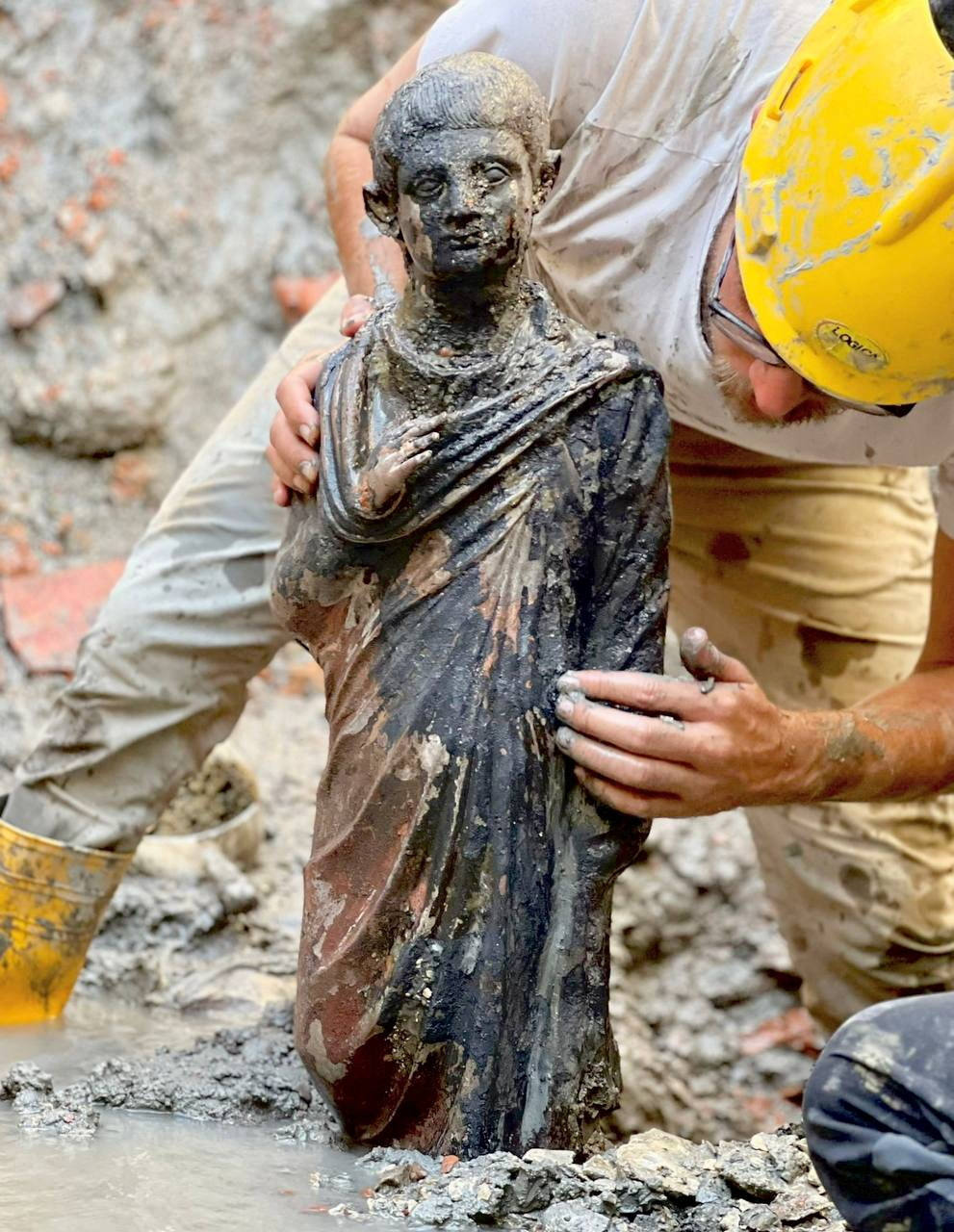 Fotos: Un tesoro en bronce romano emerge en la Toscana