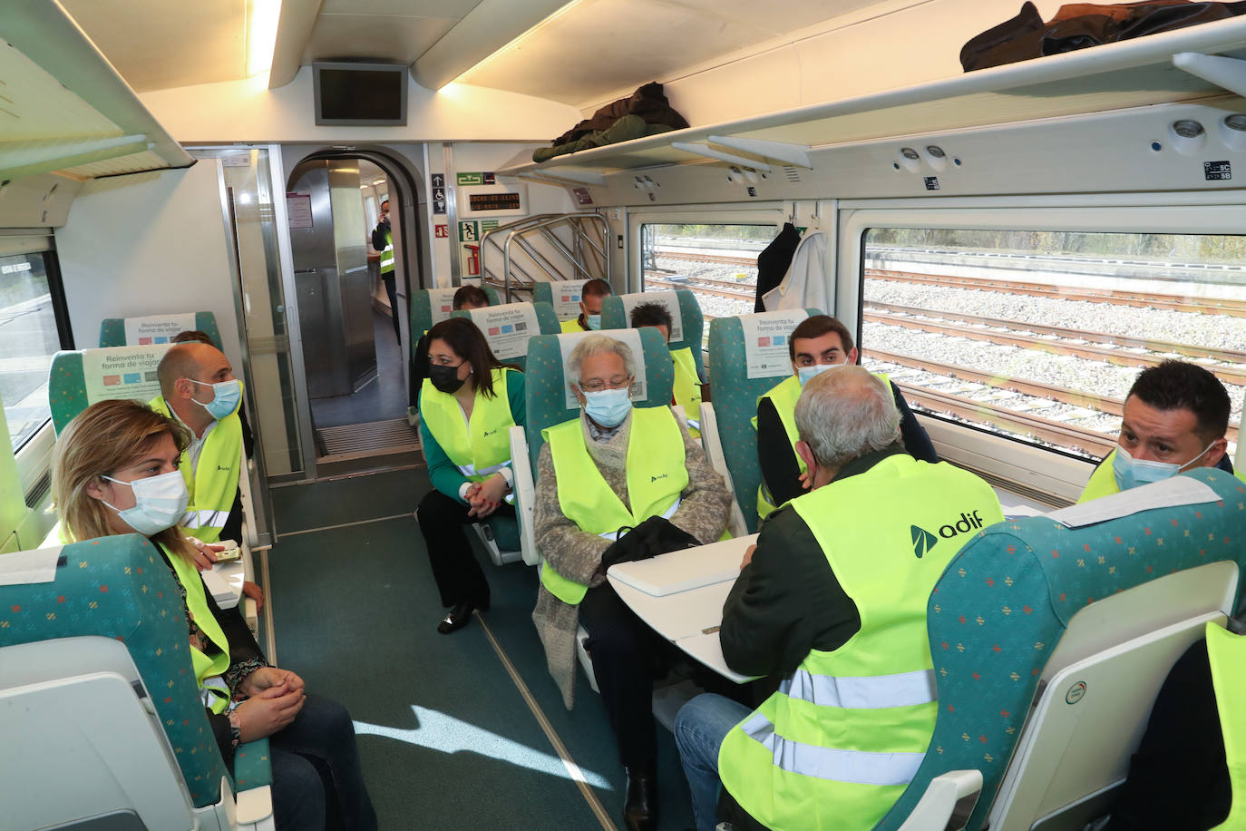 Fotos: Día histórico para Asturias con el primer tren de pasajeros que cruza la variante de Pajares