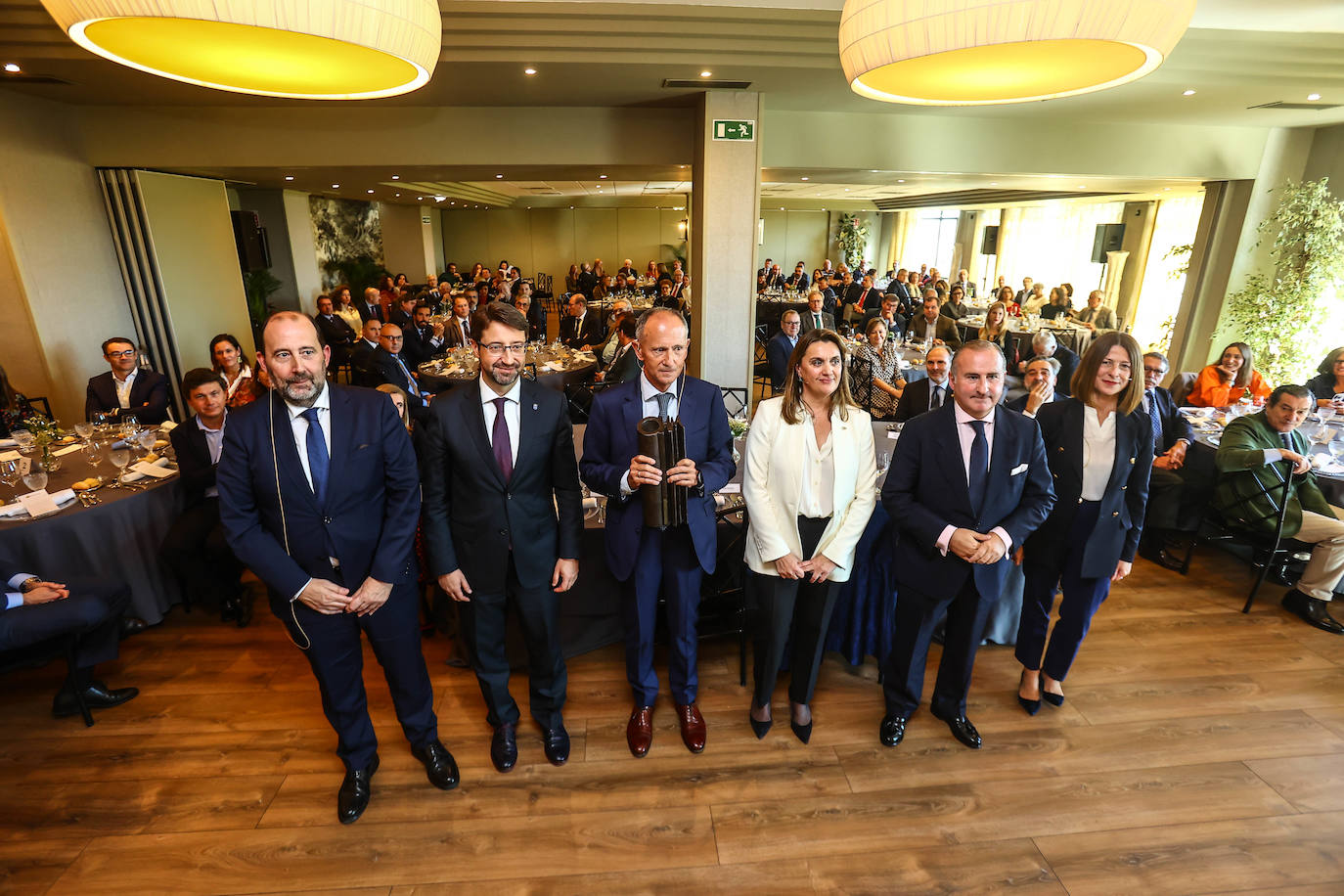 Fotos: Sáenz de Jubera, galardonado con el Premio Asturmanager por el «compromiso con su tierra»