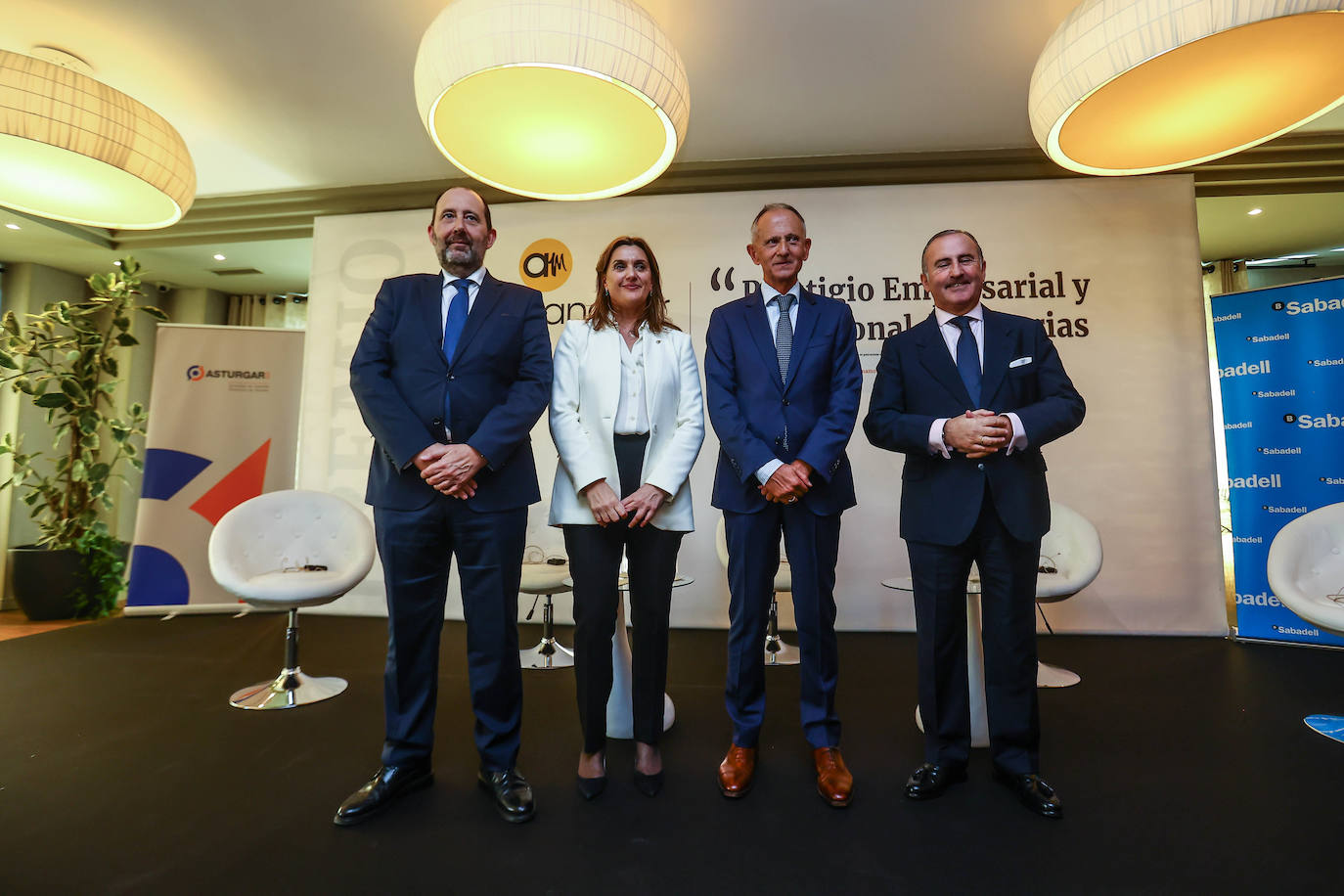 Fotos: Sáenz de Jubera, galardonado con el Premio Asturmanager por el «compromiso con su tierra»