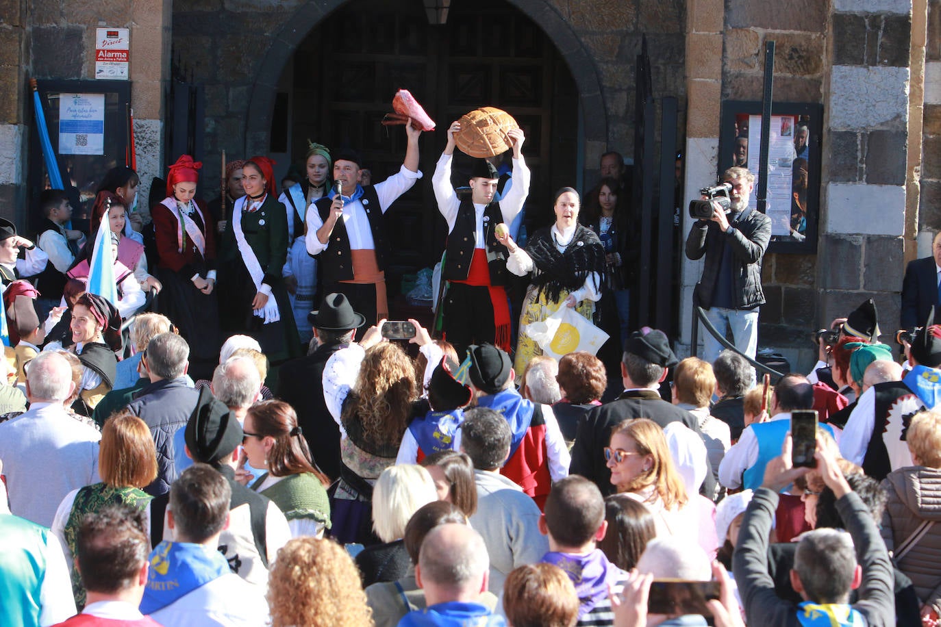 Fotos: La fiesta de los Humanitarios llena las calles de Moreda