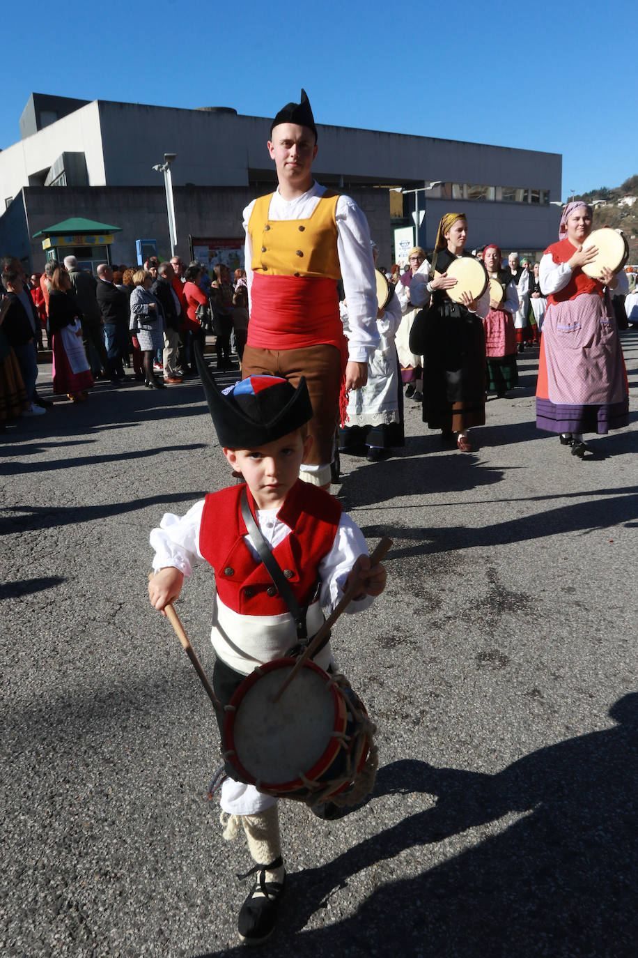 Fotos: La fiesta de los Humanitarios llena las calles de Moreda
