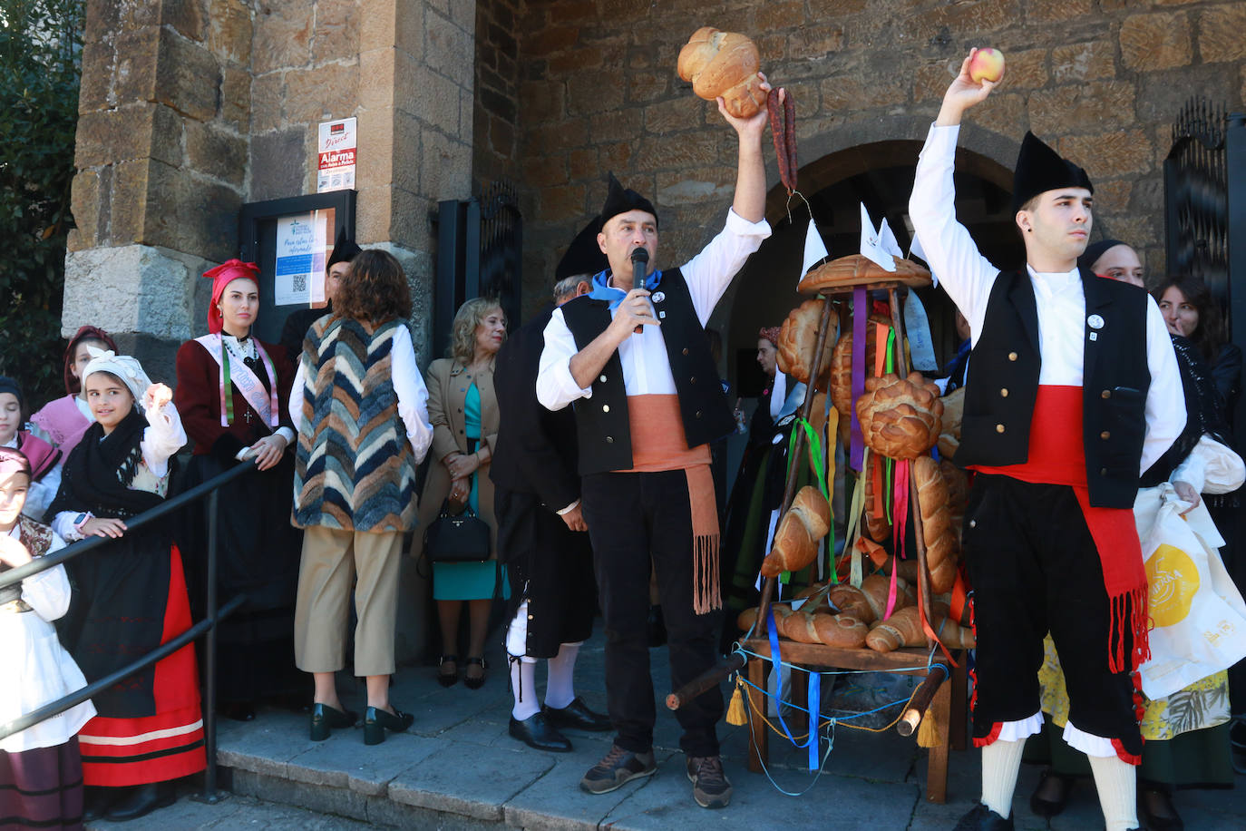Fotos: La fiesta de los Humanitarios llena las calles de Moreda