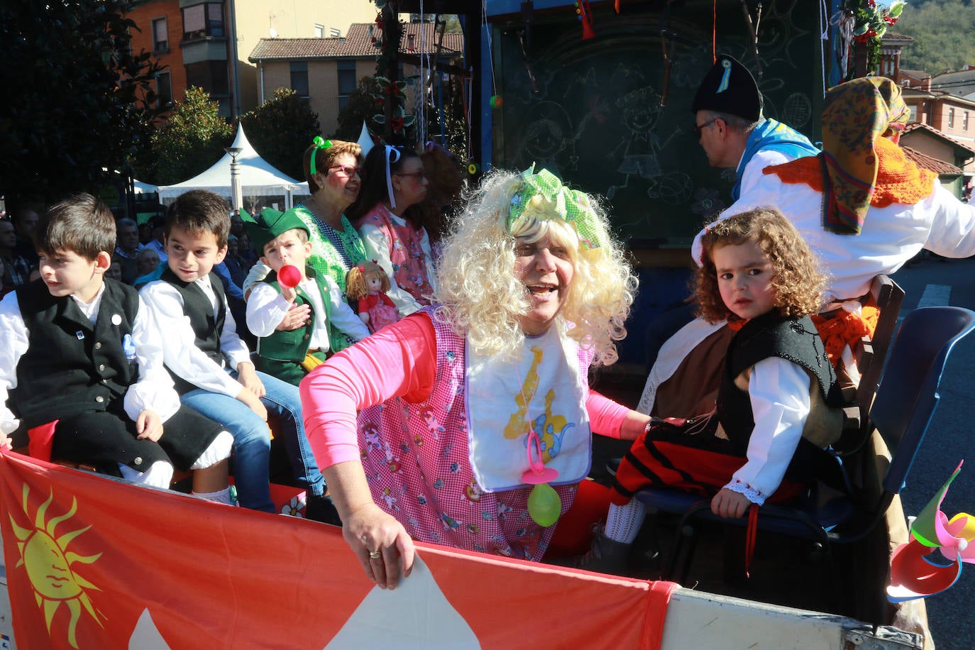 Fotos: La fiesta de los Humanitarios llena las calles de Moreda