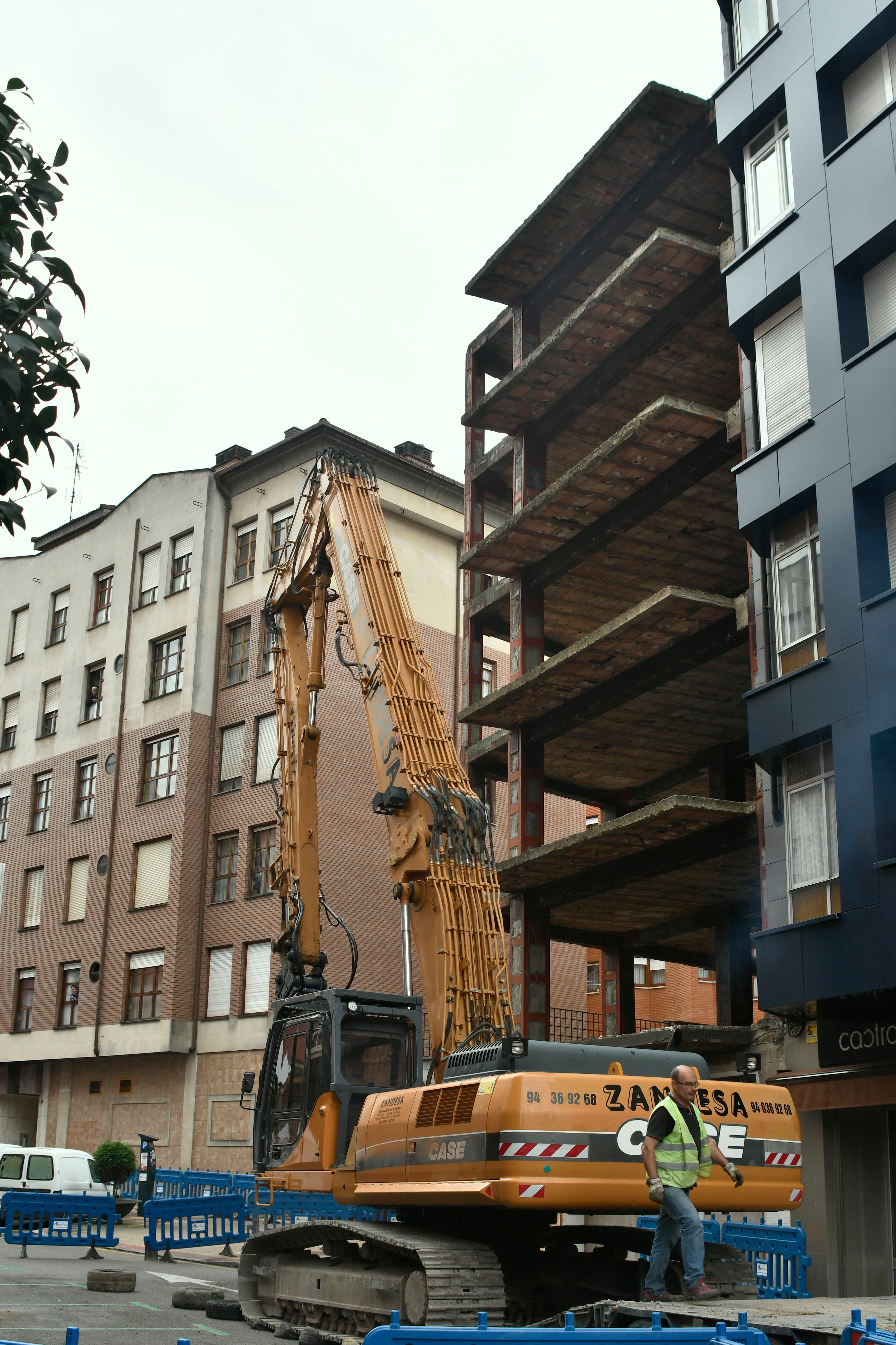 Fotos: Demolición del esqueleto de El Carbayedo