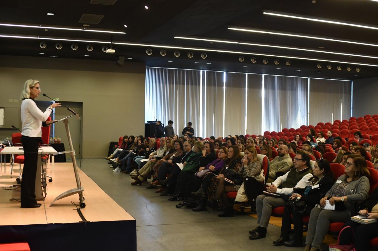 La jornada 'Mujer y empleo: oportunidades laborales' se celebró ayer en el Pabellón de La Magdalena. 