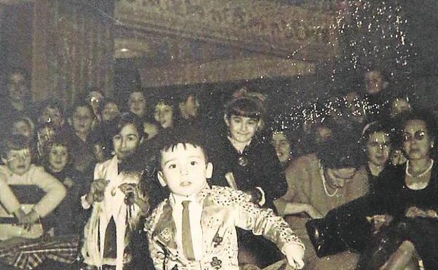 Vestido de torero, en Lugo, con tres años. 