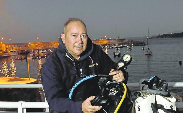 Marcelino Ramos Cuervo. Presidente del Club de Buceo 'Delfín' de Candás: «Los responsables de gestionar la catástrofe no tuvieron lo que había que tener para llevar el barco a puerto»