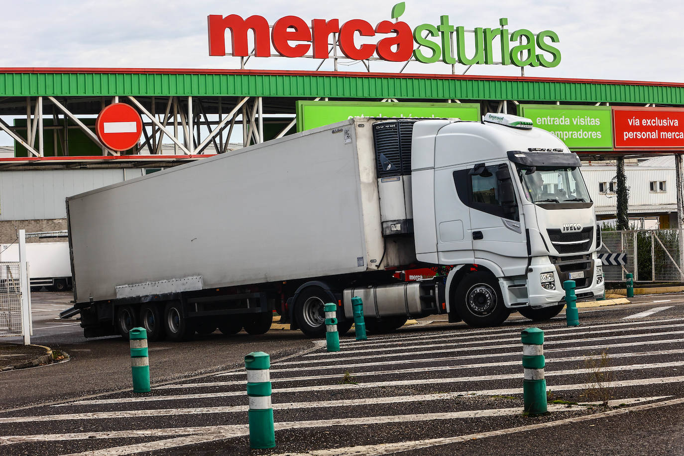 Fotos: «Sin incidencias relevantes» en Asturias en el primer día del paro de transportes