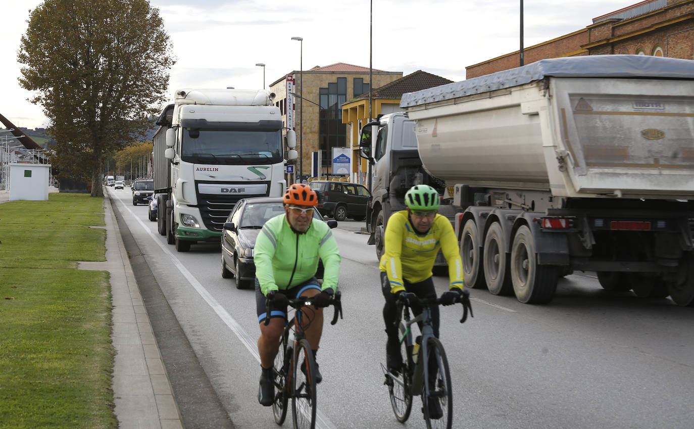 Fotos: «Sin incidencias relevantes» en Asturias en el primer día del paro de transportes