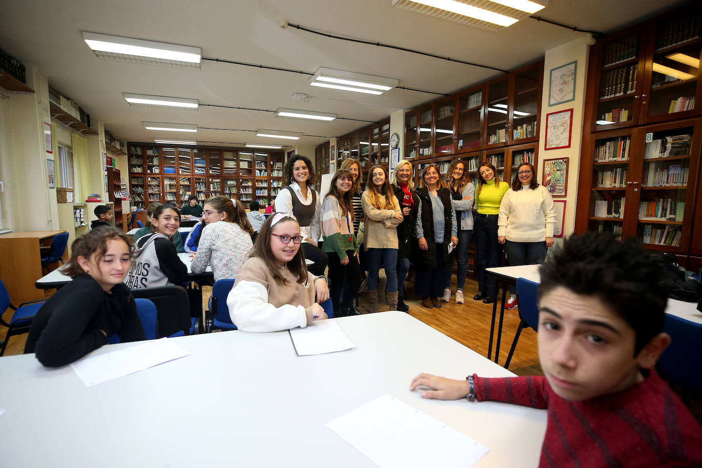 Fotos: La Escuela de Periodismo se estrena en el IES La Ería