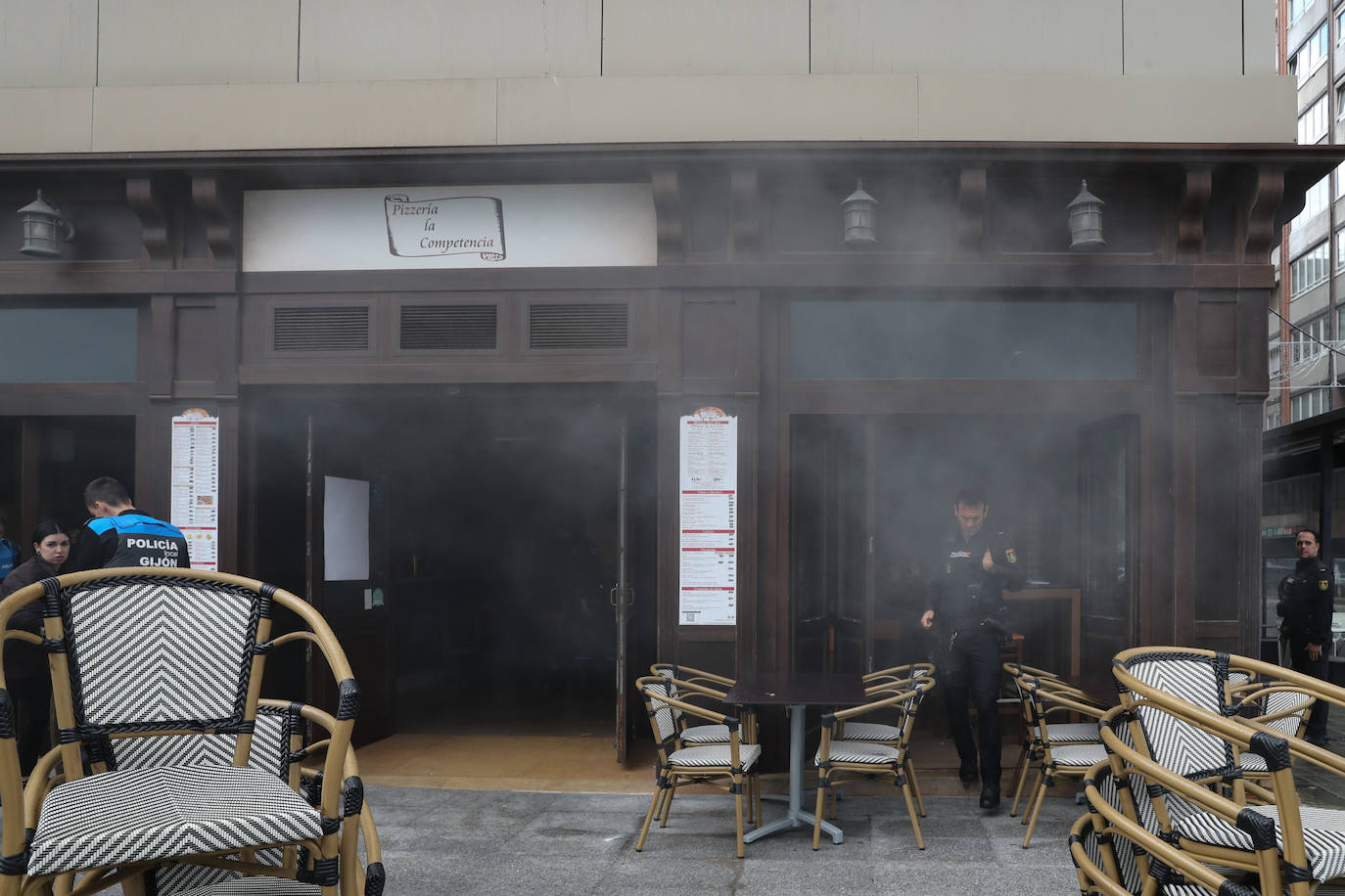 Fotos: Incendio en un local de la calle Aguado, en Gijón