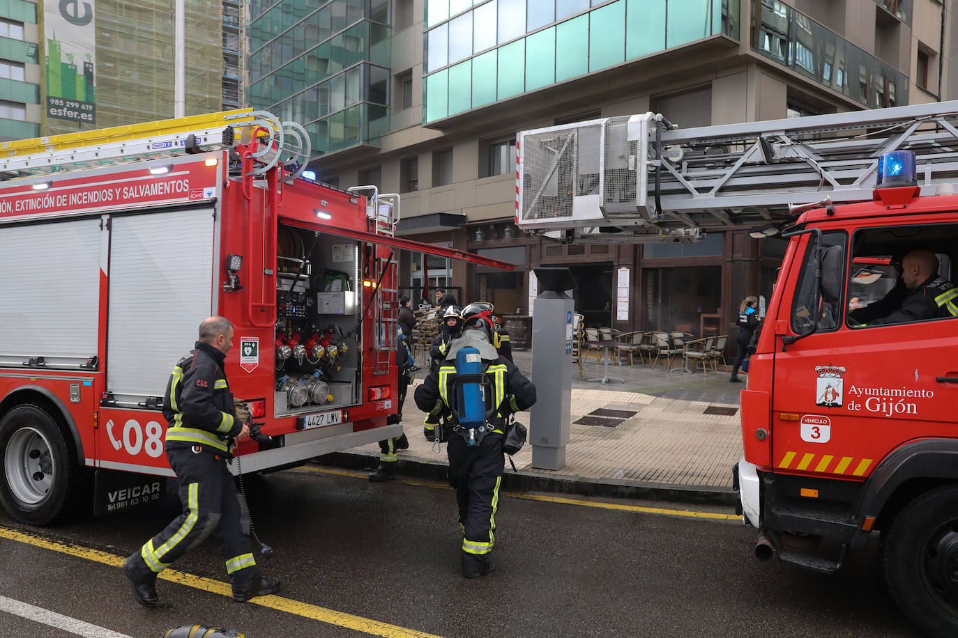 Fotos: Incendio en un local de la calle Aguado, en Gijón