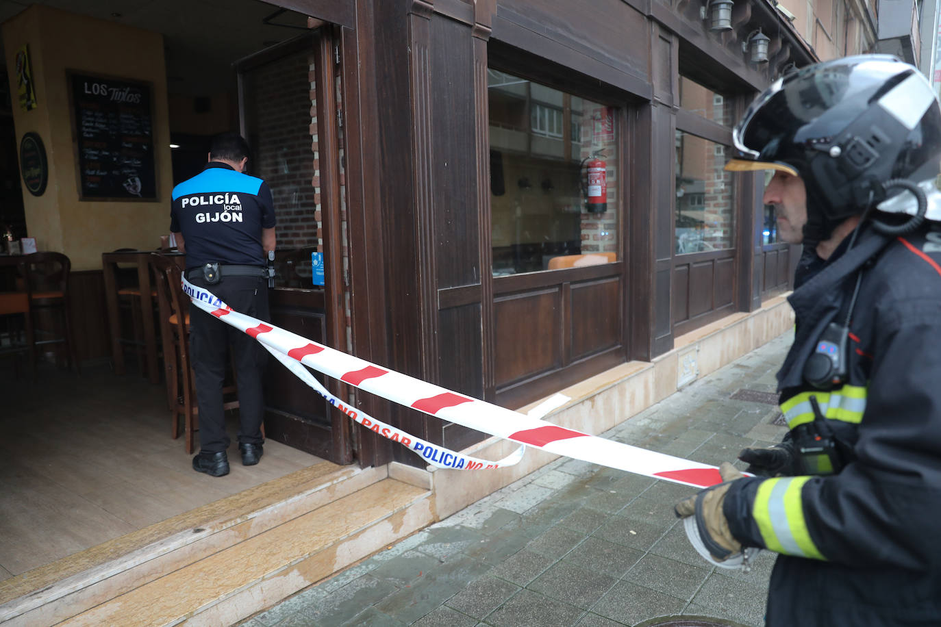 Fotos: Incendio en un local de la calle Aguado, en Gijón