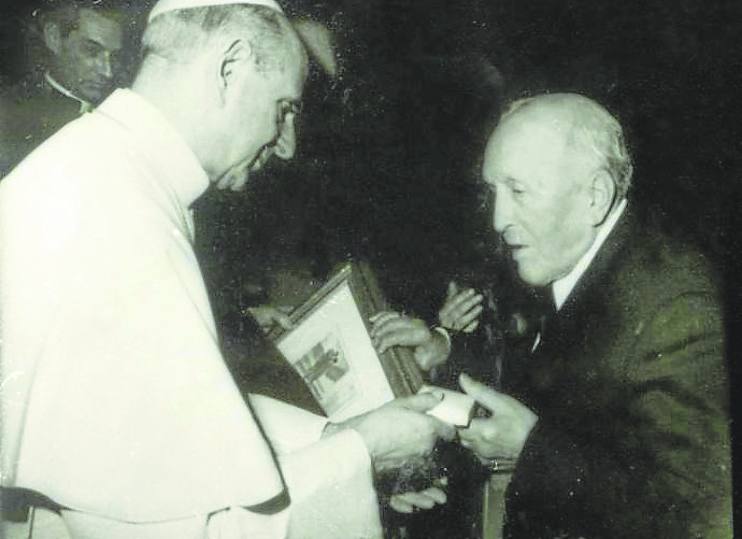 Nicanor Piñole, con el papa Pablo VI.
