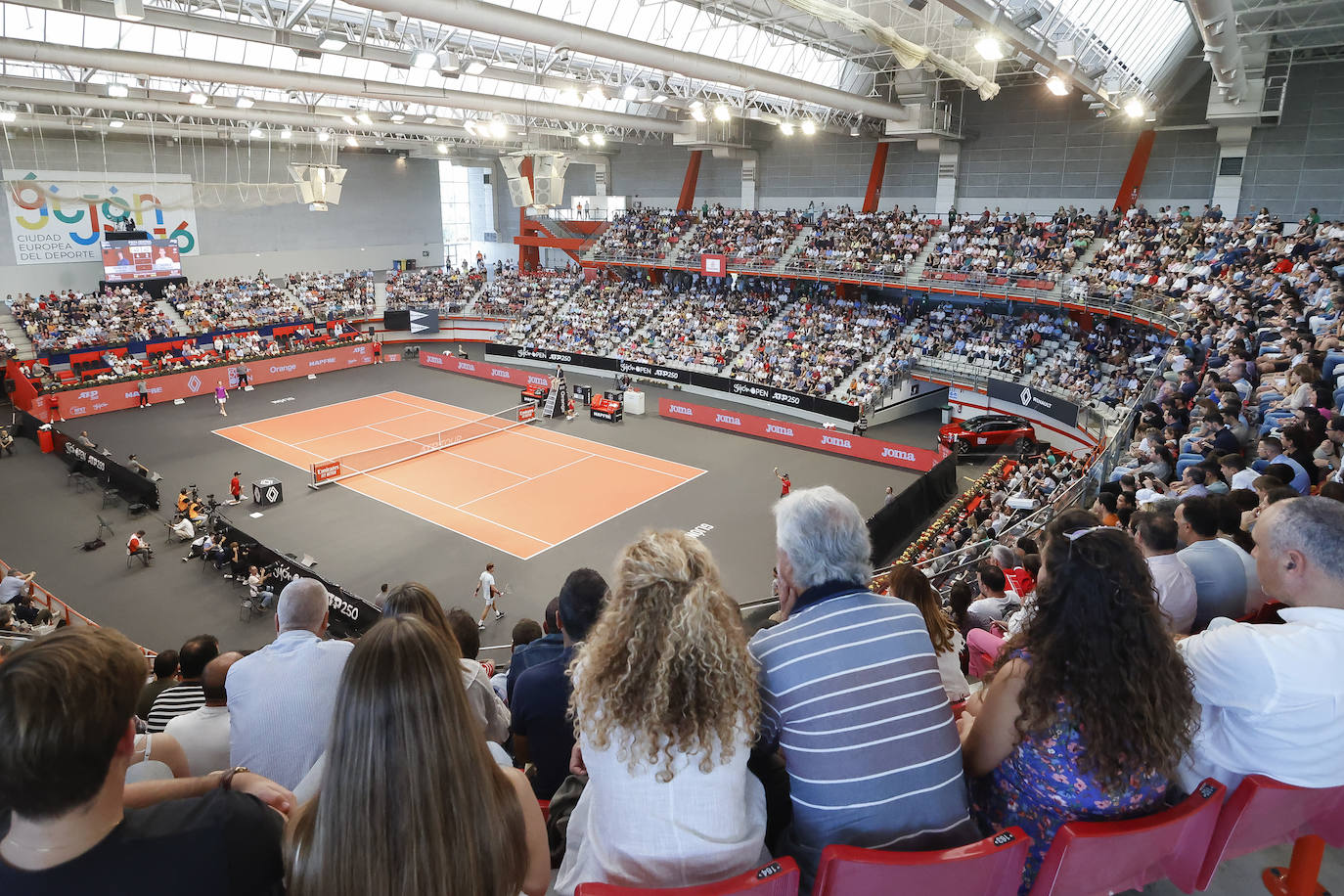 El Palacio registró un lleno de público para ver la final entre Sebastian Korda y Andrey Rublev.