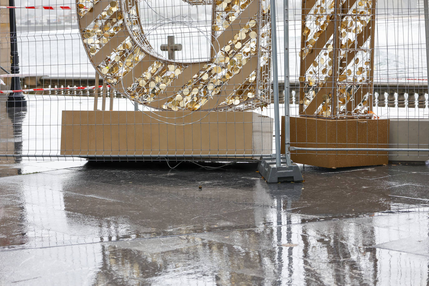 Fotos: El viento y el fuerte oleaje ponen en alerta a Asturias