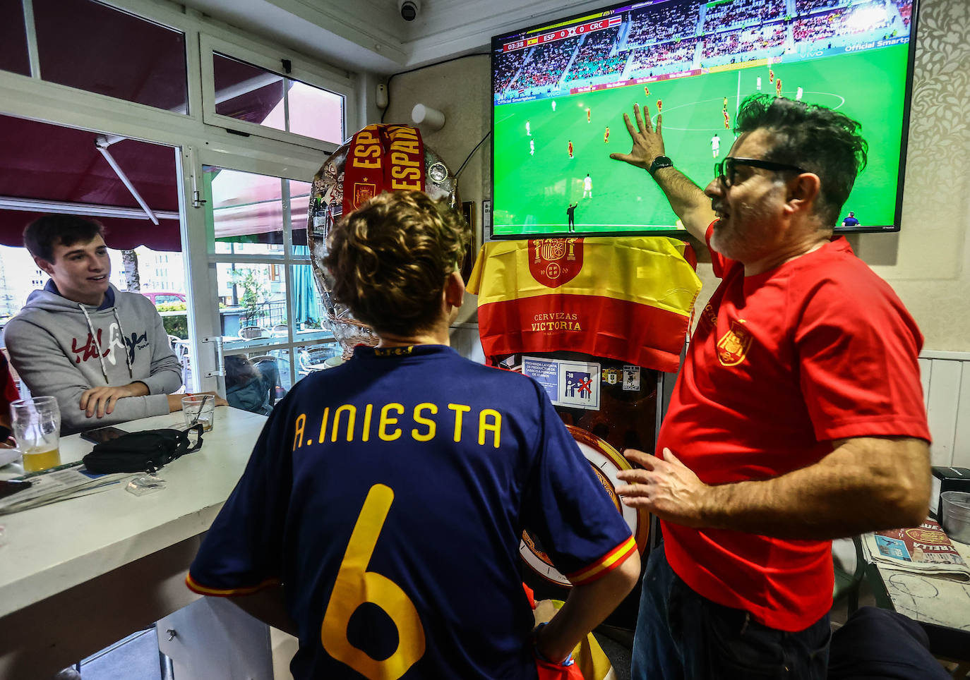 Fotos: Así se vivió en Asturias el debut de España en el Mundial