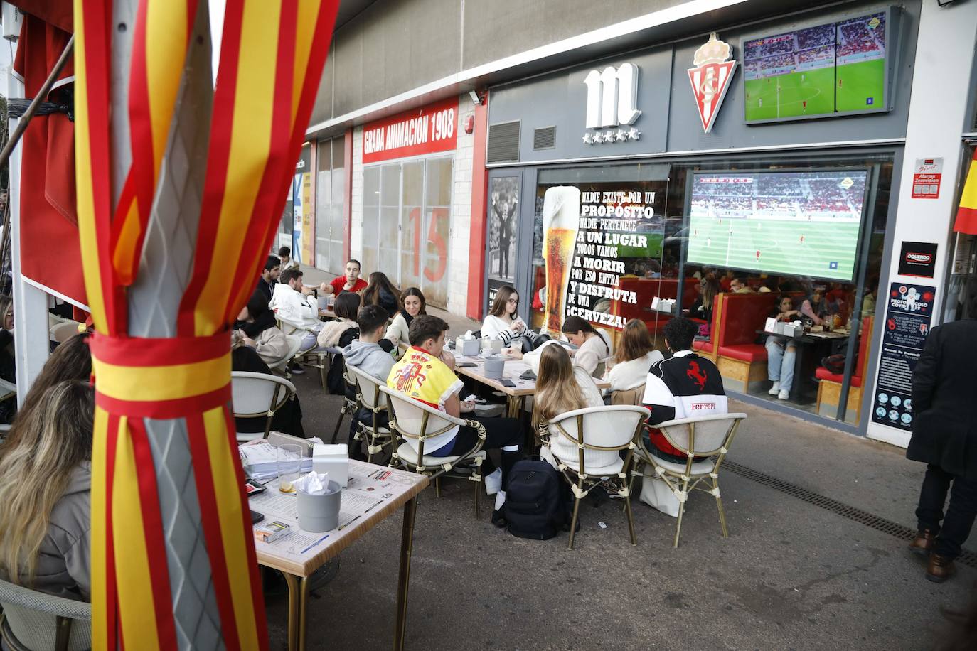 Fotos: Así se vivió en Asturias el debut de España en el Mundial