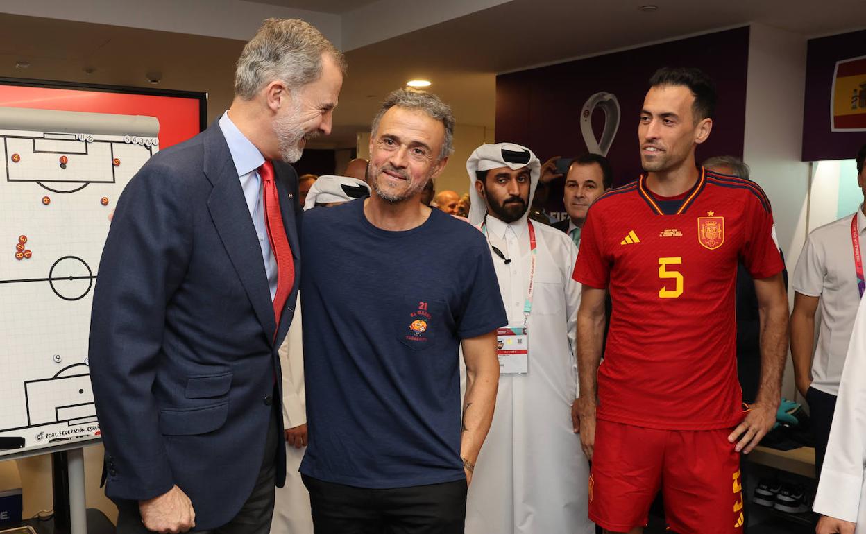 El Rey felicitó a la Selección, que dirige Luis Enrique, tras el espléndido debut en el Mundial de Qatar.