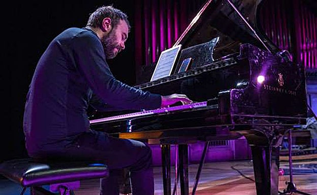 Moisés P. Sánchez. 