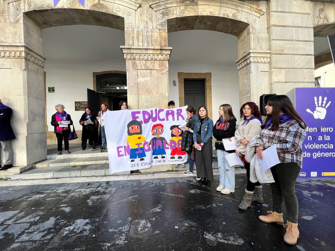 Fotos: Asturias se viste de morado contra la violencia de género