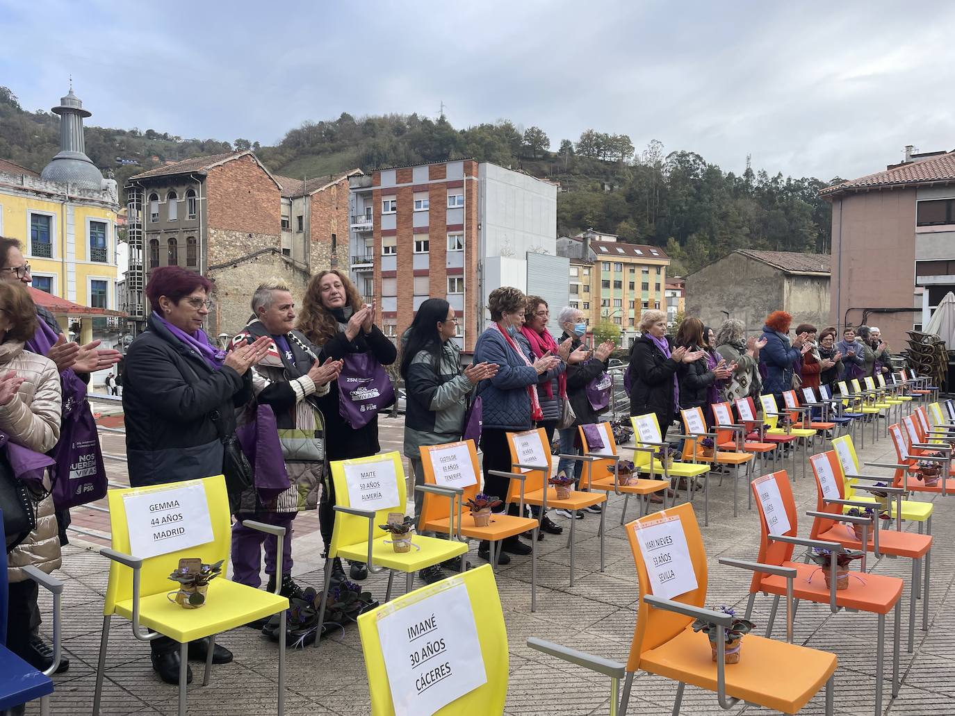 Fotos: Asturias se viste de morado contra la violencia de género