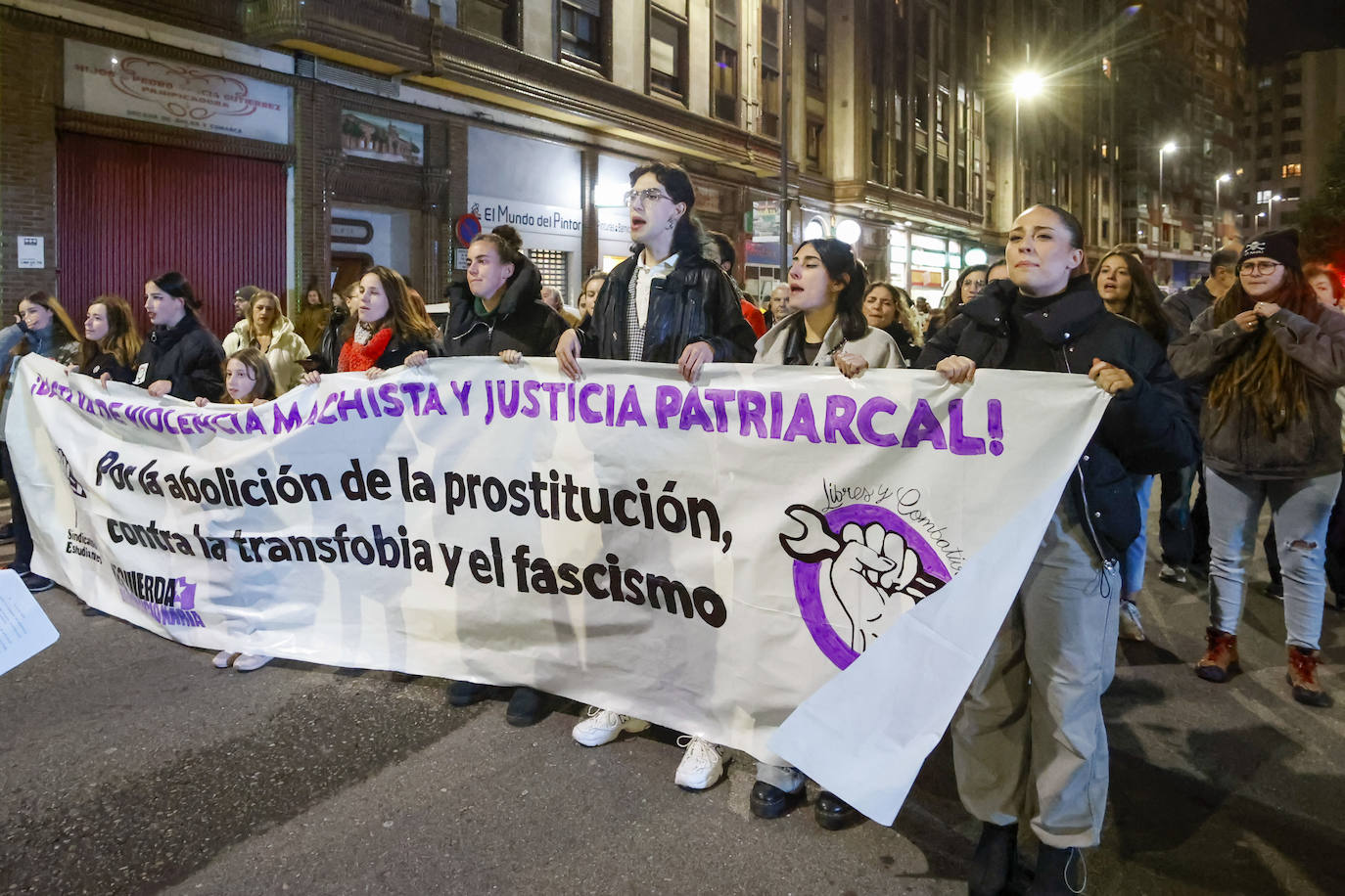 Fotos: Marcha por la igualdad en Avilés para erradicar la violencia de género