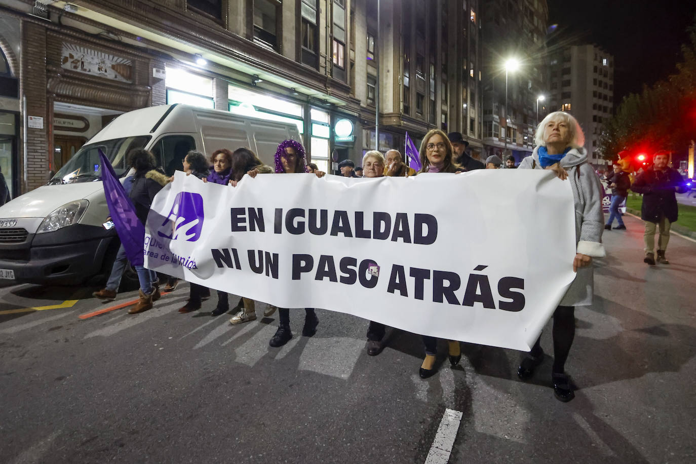 Fotos: Marcha por la igualdad en Avilés para erradicar la violencia de género