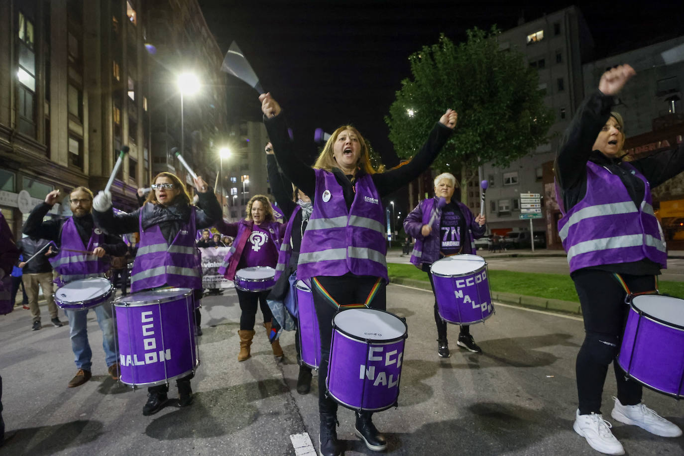 Fotos: Marcha por la igualdad en Avilés para erradicar la violencia de género