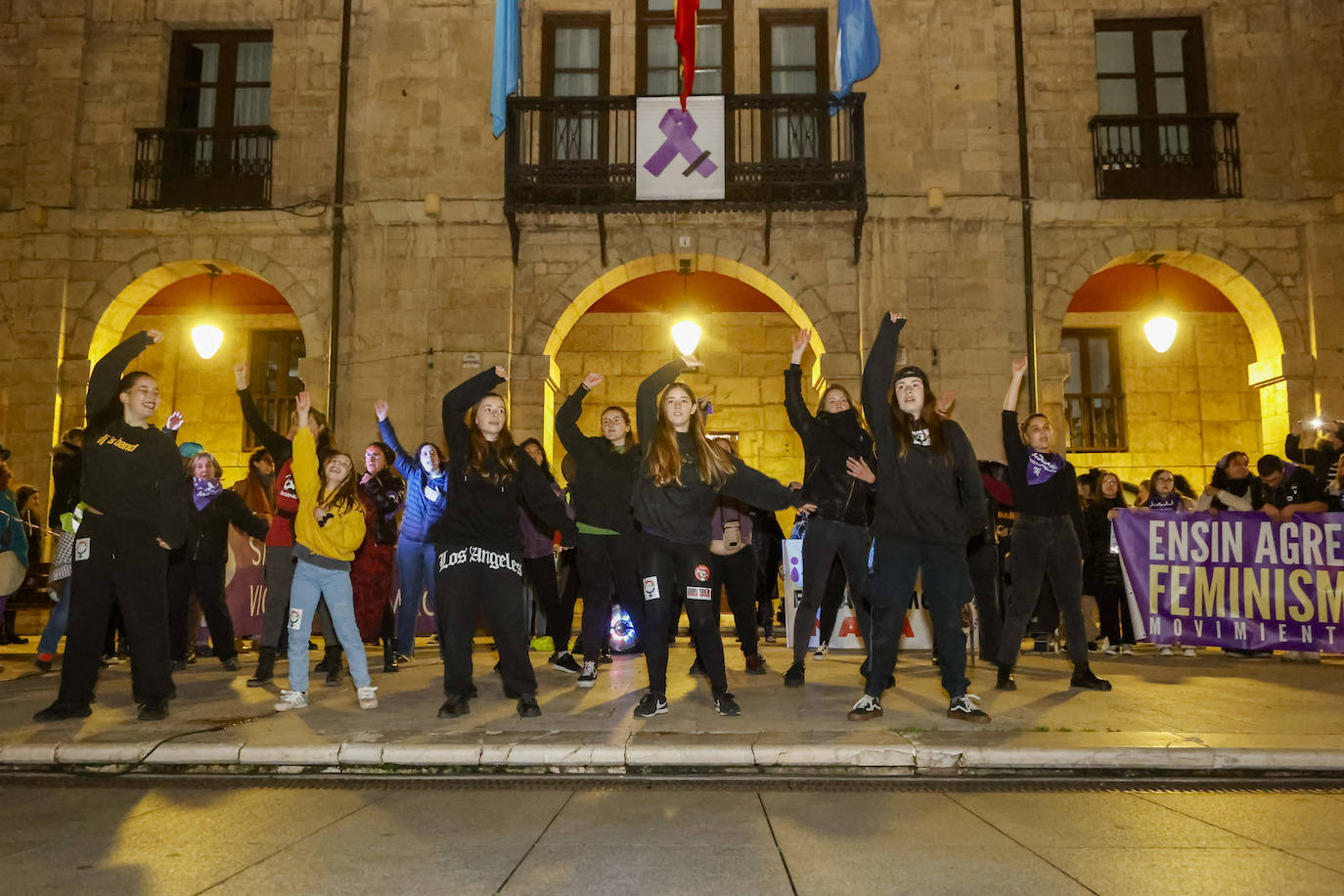 Fotos: Marcha por la igualdad en Avilés para erradicar la violencia de género