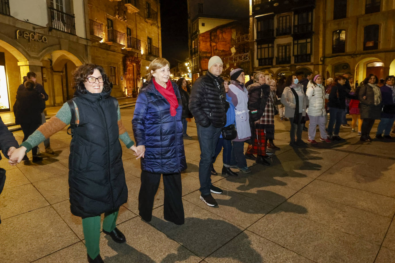 Fotos: Marcha por la igualdad en Avilés para erradicar la violencia de género