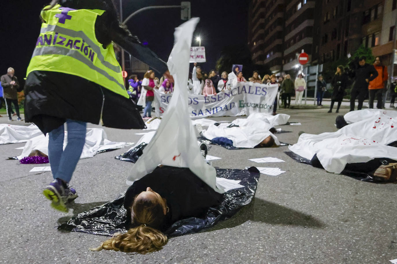 Fotos: Marcha por la igualdad en Avilés para erradicar la violencia de género